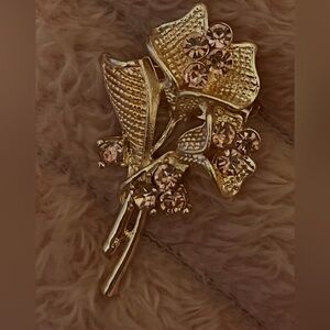 Elegant Gold Floral Brooch with Pink Rinestones